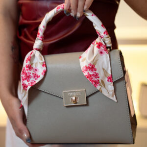 Crossbody Guess Color Beige  para Mujer